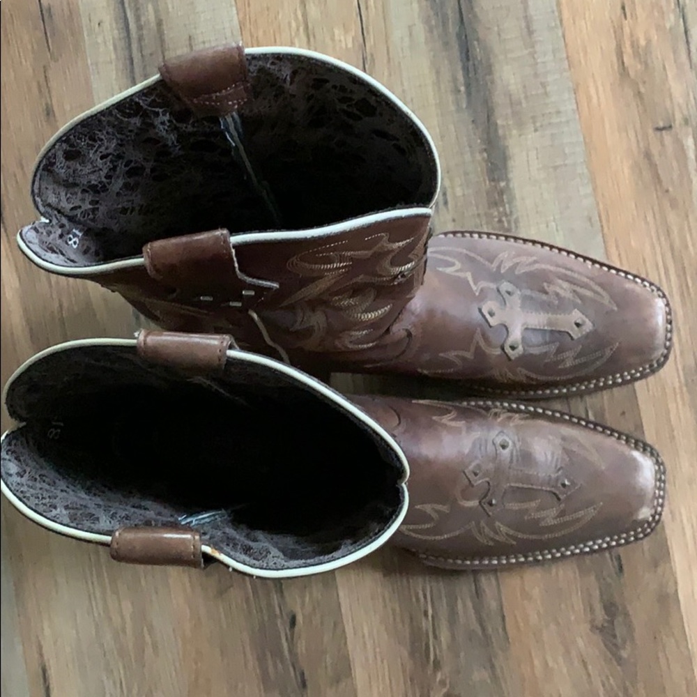 Ariat cowgirl boots